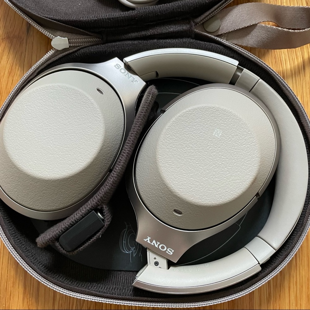 Sony WH-1000XM2 noise-cancelling Bluetooth headphones
